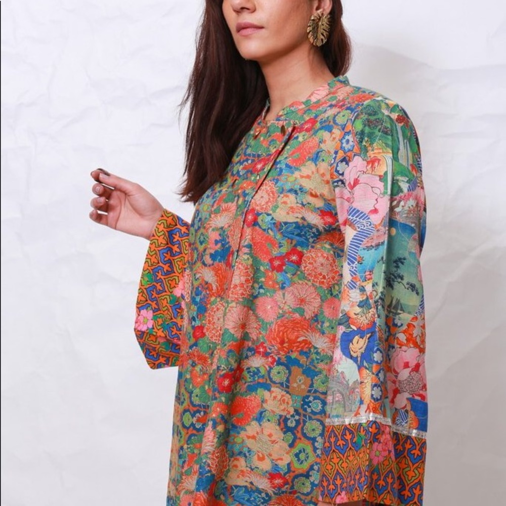 Beautiful flared sleeve short tunic/jacket